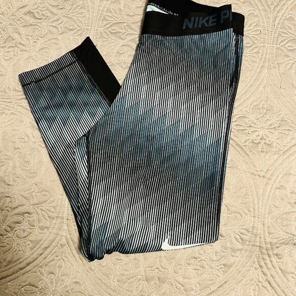 Nike Dri-Fit Yoga Pants / Size M - Picture 6 of 6